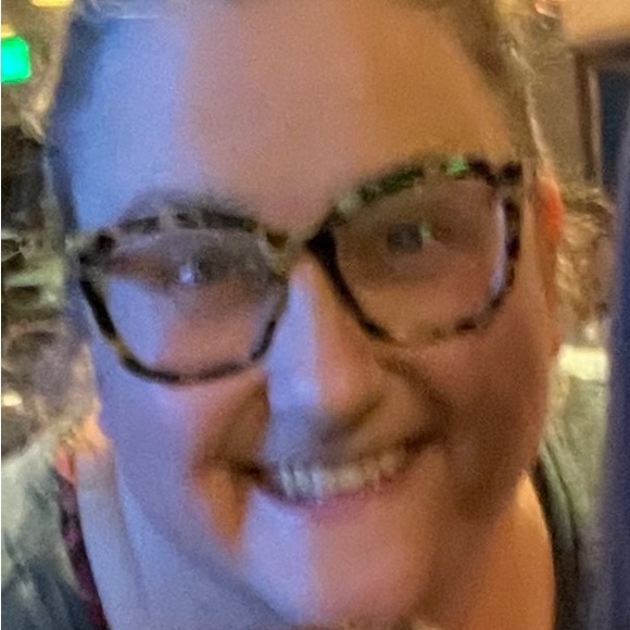 Meet your Posher, Karen - Picture 2 of 3